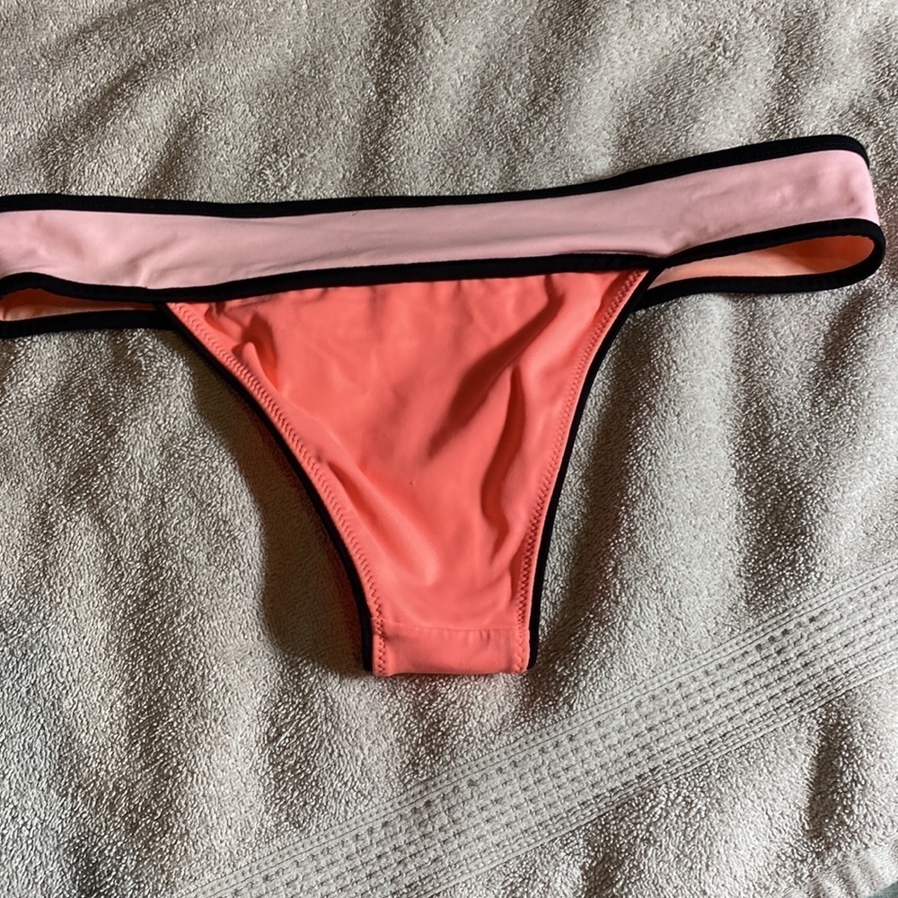 Victoria’s secret’s bikini bottoms🏖 - Picture 3 of 4